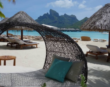 Stranden ved Four Seasons Bora Bora, Fransk Polynesien Stranden ved Four Seasons Bora Bora, Fransk Polynesien