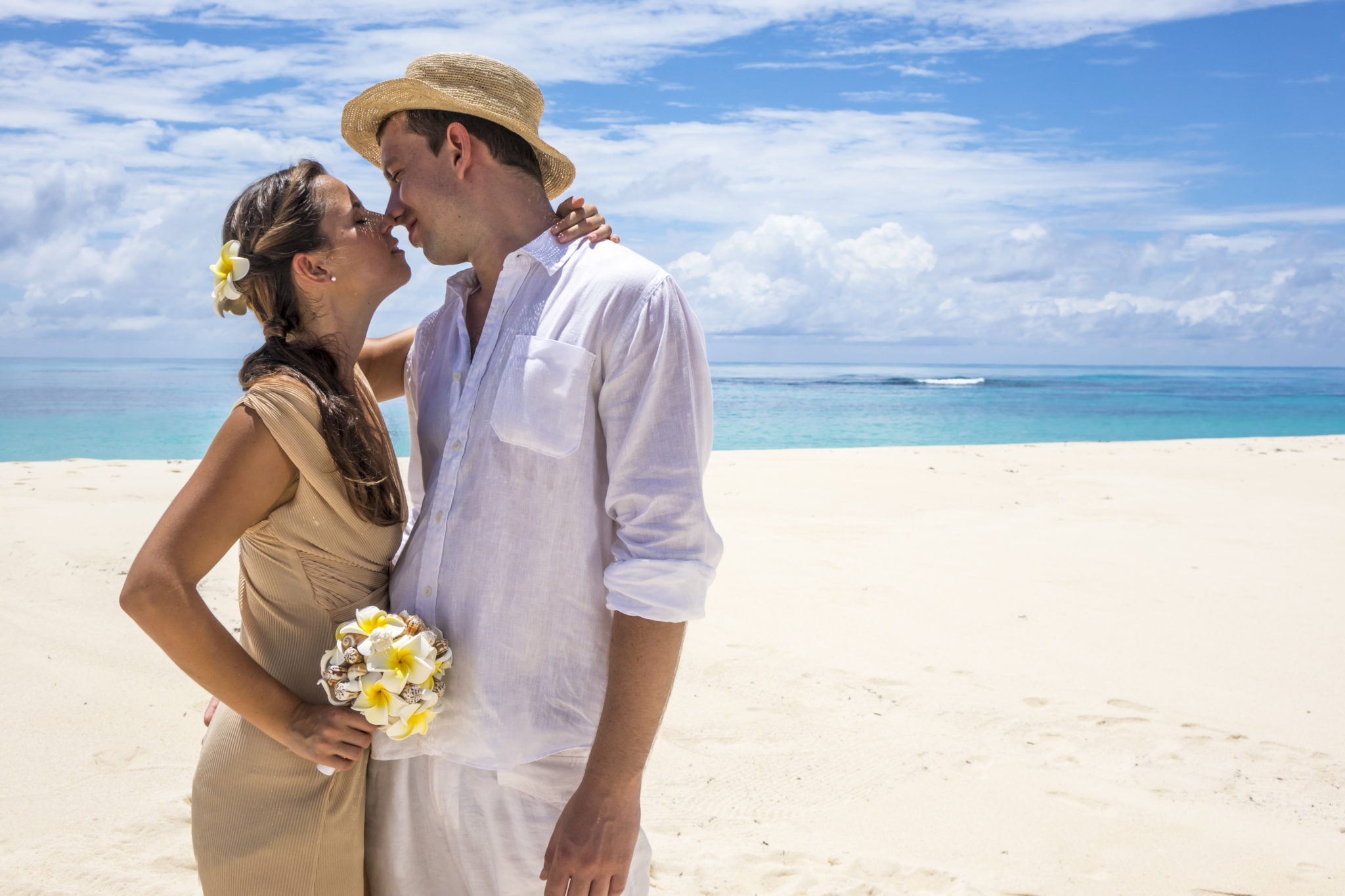 Weddings Beach Kiss_Denis_Private_Island_Resort_Seychellerne_Det_Indiske_Ocean