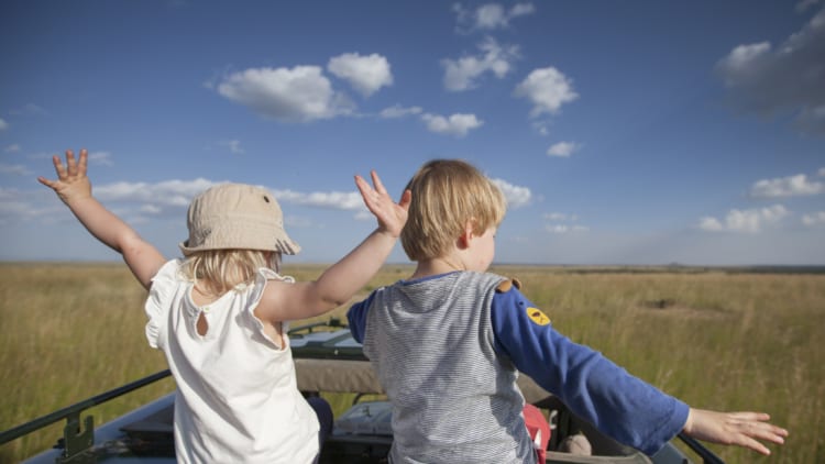 Børn på safari, Rekero Camp i Kenya, Afrika Børn på safari, Rekero Camp i Kenya, Afrika