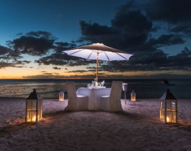 Romantisk middag på stranden ved JW Marriott Mauritius