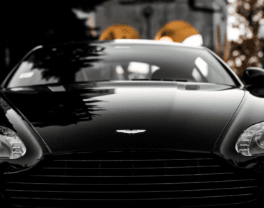 Aston Martin bil