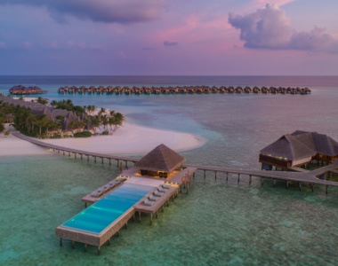 Infinity poolen ved Pizza Shack, Heritance Aarah, Maldiverne