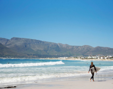 Stranden ved Last Word Long Beach i Sydafrika er perfekt til solbadning, badning og surfing