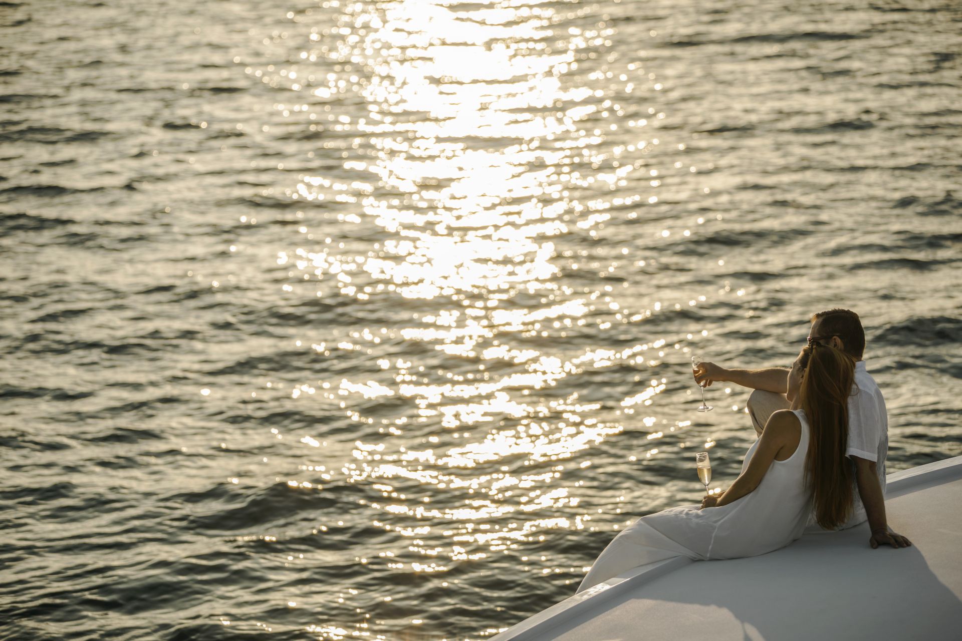 Lej Cameron yacht og nyd en romantisk solnedgang sammen på COMO Maalifushi, Maldiverne