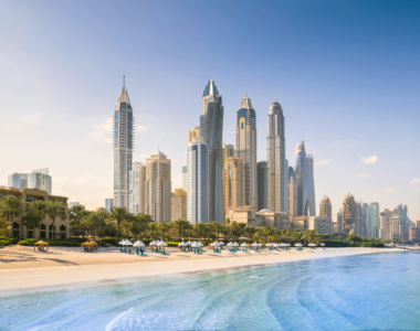 Stranden og Dubais skyline på One&Only Royal Mirage, Dubai