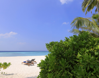 Stranden ud for en Avani Beach Pool Villa på Avani+ Fares Maldives, Maldiverne
