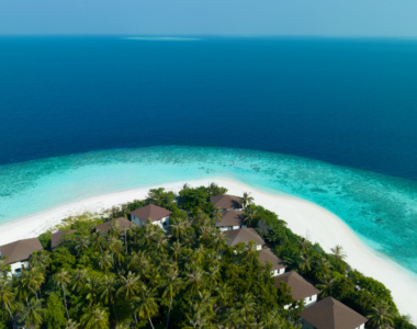 Den østlige strand på Avani+ Fares Maldives, Maldiverne