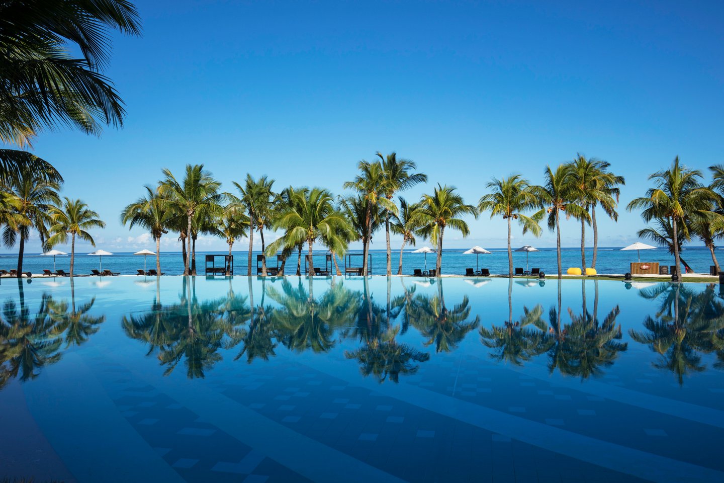 Poolen på Dinarobin Beachcomber Golf Resort & Spa, Mauritius Poolen på Dinarobin Beachcomber Golf Resort & Spa, Mauritius