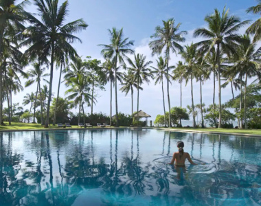 Poolen på Alila Manggis, Bali