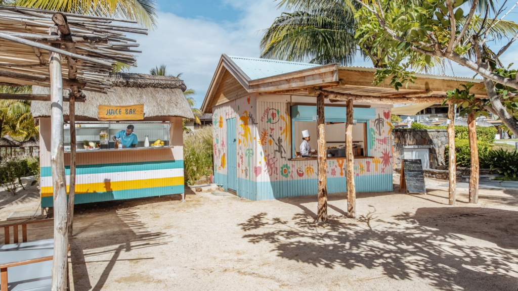 Streetfood boden Taba J og juice baren på Zilwa Attitude, Mauritius Streetfood boden Taba J og juice baren på Zilwa Attitude, Mauritius