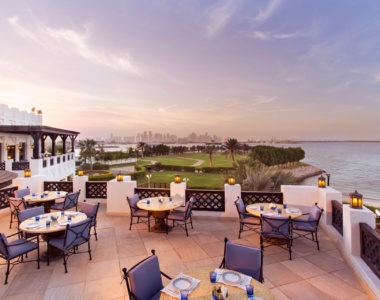 Den persiske restaurant Parisa på Sharq Village & Spa, a Ritz-Carlton Hotel