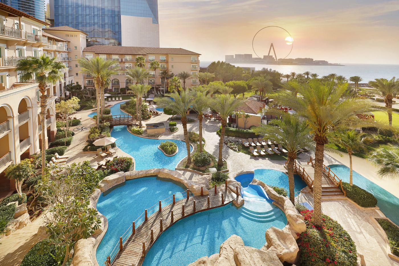 Pool område på The Ritz-Carlton, Dubai Pool område på The Ritz-Carlton, Dubai
